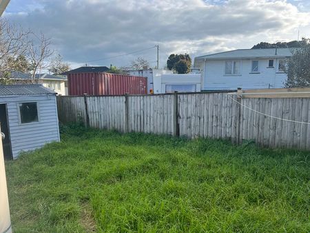 Newly renovated home with flat yard - Photo 2