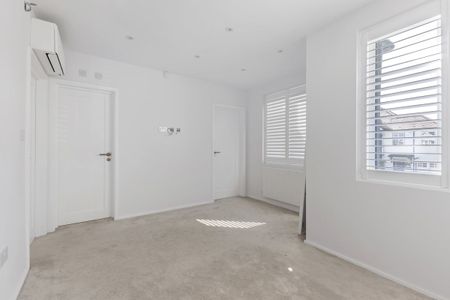 4 bedroom semi-detached house to rent - Photo 5