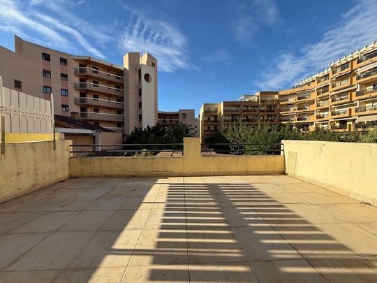 LAVANDOU / T2 + bureau + TERRASSE de 18.20 m² - Photo 1