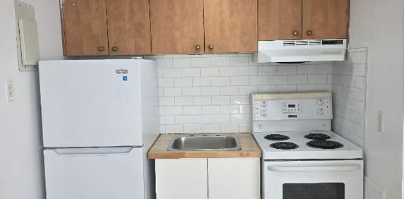 À LOUER – ENTIÈREMENT RÉNOVÉ Studio 2 1/2 à St-Bruno-de-Montarville OCCUPATION 1ER MARS 2026 - Photo 2