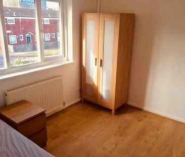 Room in a Shared House, Addison Close, M13 - Photo 1
