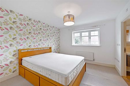 Spacious three bedroom semi-detached home with garden and gated off-street parking for two cars. - Photo 2