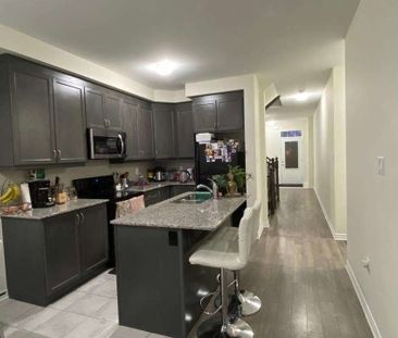 For Lease - 21 Circus Crescent, Brampton, Ontario - Photo 2