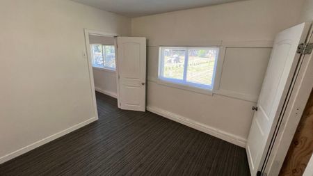 One Bedroom On Acreage - Photo 4