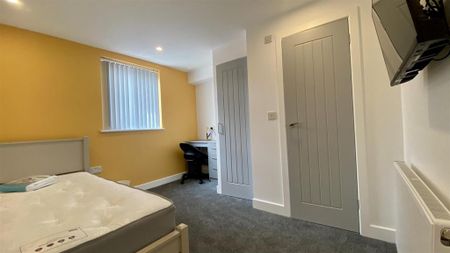 5 bedroom terraced house to rent - Photo 3