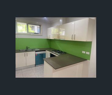 Stylish and Spacious 3-Bedroom Townhouse in Convenient Toongabbie - Photo 4