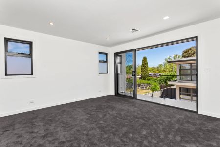 Stylish, Light-Filled Townhouse with Private Garden in Prime Inner North Location - Photo 5