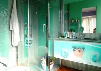 Aventino-S.Saba: Brand new 3 Bedroom, 3 bath, spacious triple living-dining room, modern kitchen, large balconies. Air conditioning, alarm, lots of natural light, located on quiet tree lined street walking distance to all services, metro, FAO. Ref 2057