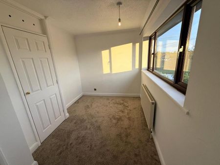 3 bedroom semi-detached house to rent - Photo 2