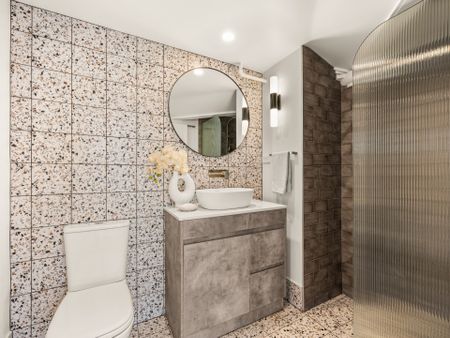 Stunning Two-Level Woolstore Apartment with Riverside Lifestyle in Tenerife - Photo 3