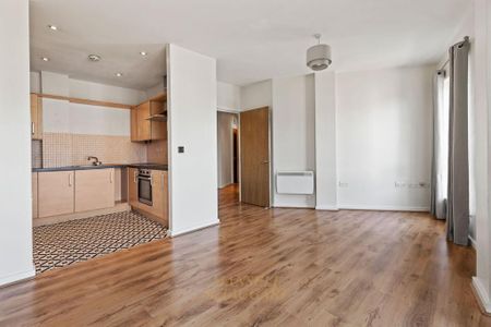 2 bedroom flat to rent - Photo 2