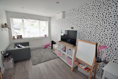 4 bedroom detached house to rent - Photo 2