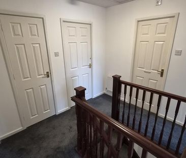 4 bedroom detached house to rent - Photo 3