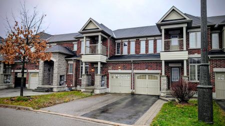 For Lease - 10 Moore's Court, Markham, Ontario - Photo 4