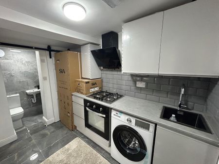 2 bedroom flat to rent - Photo 4
