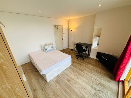 RM3 St. Ives Place | Poplar | London | E14 0HX - Photo 2