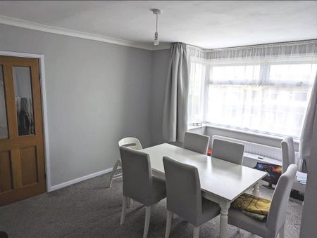 3 bedroom semi-detached house to rent - Photo 3
