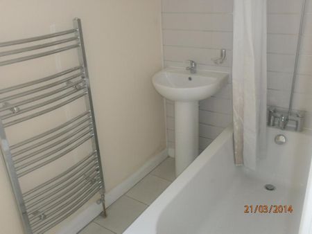 4 bedroom terraced house to rent - Photo 4