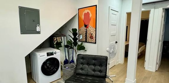 Plateau/Downtown - 3 Bedrooms Furnished - Photo 2