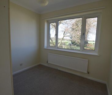 4 bedroom detached bungalow to rent - Photo 3
