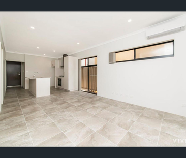Stylish Three-Bedroom Villa in a Convenient Location - Photo 1