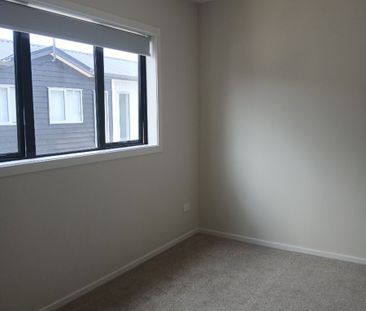 Prime location alongside Ngati Otara Park - Photo 1