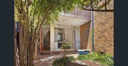 Private Townhouse with Lock-Up Garage and Spacious Interiors - Photo 4