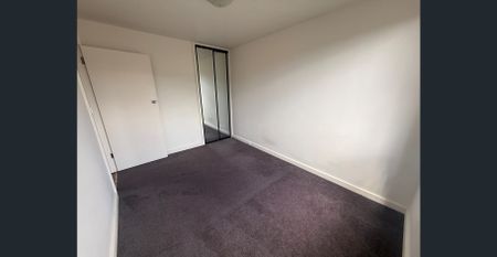 RENOVATED GROUND FLOOR APARTMENT - Photo 3