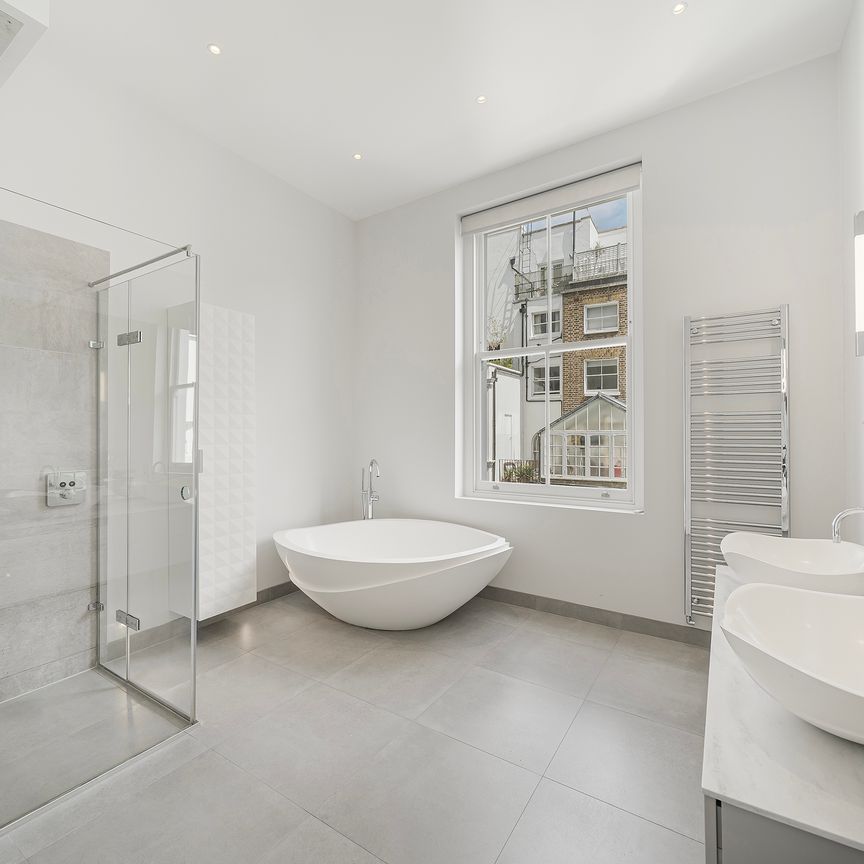 Luxury three-bedroom apartment in Kensington - Photo 1