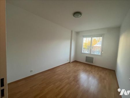 APPARTEMENT T3 - CENTRE BOURG LE RHEU - Photo 2