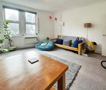 3 bedroom flat to rent - Photo 2