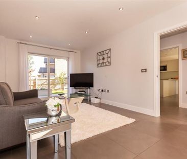 5 bedroom detached house to rent - Photo 3