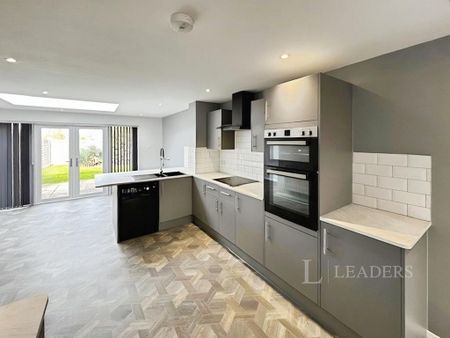 3 bedroom terraced house to rent - Photo 3