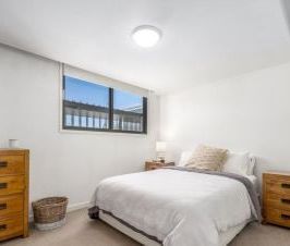 Contemporary 1-Bedroom Apartment ! - Photo 6