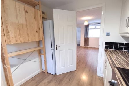 2 bed flat for rent in Maybury - Photo 5