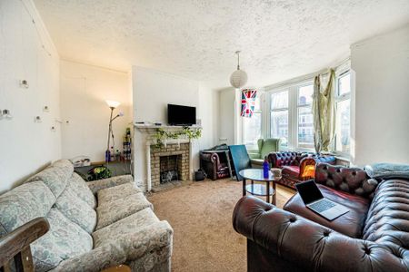 6 bedroom terraced house to rent - Photo 2