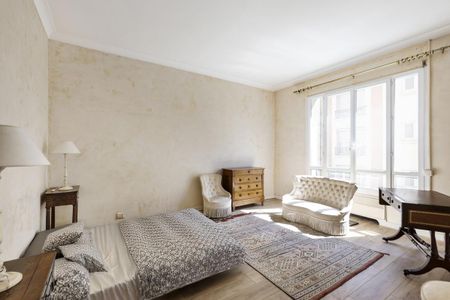 Location Appartement 4 pièces 145m² NEUILLY SUR SEINE 92200 - Photo 5