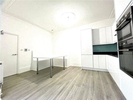 Warren Close, Bexleyheath, Kent, DA6 7LU - Photo 2