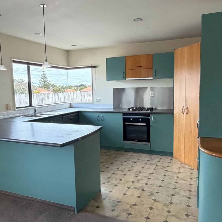 SPACIOUS & BRIGHT FAMILY HOME IN HEART OF NEW ... - Photo 1