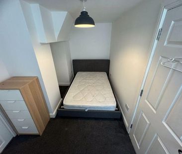 4 bedroom terraced house to rent - Photo 3