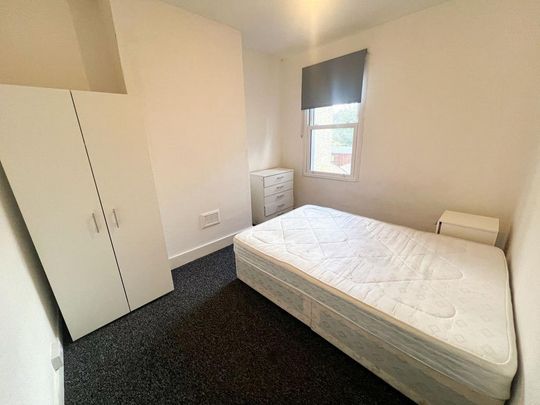 4 bedroom terraced house to rent - Photo 1