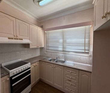 5 Bedroom Family Home in a Prime Location! - Photo 5