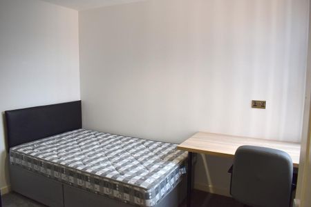 6 bedroom terraced house to rent - Photo 4