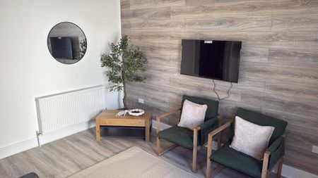 1 bedroom in a house share to rent - Photo 2