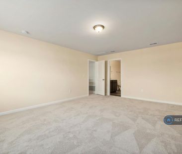 1 bedroom in a flat share to rent - Photo 1