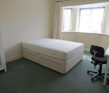 Bedroom Detached House In Ensbury, BH10 - Photo 2