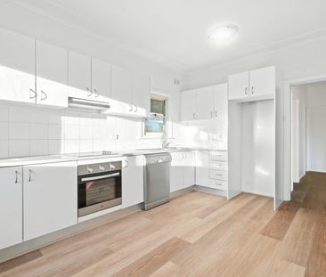 Beautifully updated three bedroom home - Photo 4