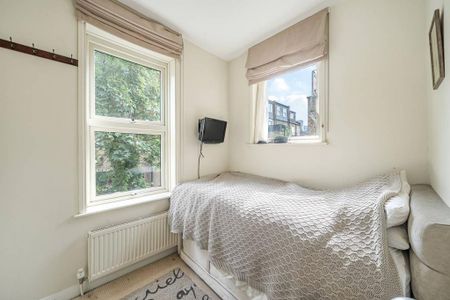 3 bedroom flat to rent - Photo 4