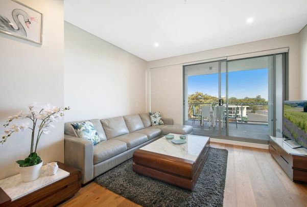 SPACIOUS 3 BEDS APARTMENT WITH 2 PARKING AND STORAGE PLUS BREATHTAKING VIEW - Photo 1