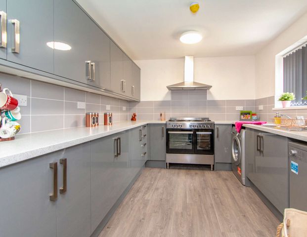 Ling Street Room 3 - Photo 1